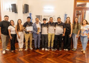 El gobernador recibió a ganadores y felicitó a las delegaciones que participaron en Cosquín y Laborde