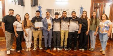 El gobernador recibió a ganadores y felicitó a las delegaciones que participaron en Cosquín y Laborde