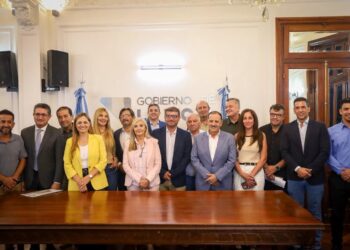El Gobierno y la Cámara de Turismo analizan medidas para enfrentar la crisis del sector