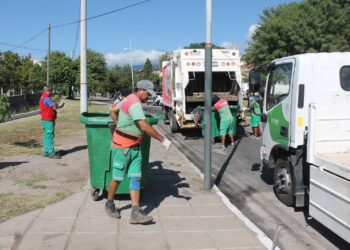 EL MUNICIPIO RETIRA CONTENEDORES QUE GENERABAN FOCOS INFECCIOSOS