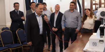 La Provincia presentó el primer robot humanoide desarrollado en La Rioja por jóvenes profesionales