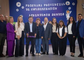La Provincia fortalece la alfabetización con recursos tecnológicos en escuelas primarias