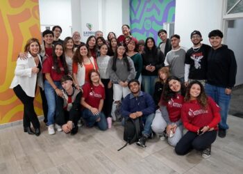 Luz Santangelo sobre la visita a medios públicos: «Apostar a los jóvenes es también confiar en lo que tienen para decir y en el lugar que pueden ocupar en nuestra comunicación»