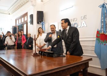 Quintela tomó juramento a Hugo Dante Herrera como nuevo secretario de Hacienda