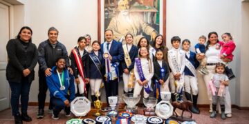 Quintela recibió a deportistas del hipismo riojano que lograron tres podios en una competencia internacional