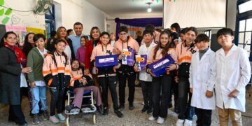 La Provincia entregó 36 kits de robótica para fortalecer la educación tecnológica en escuelas del interior