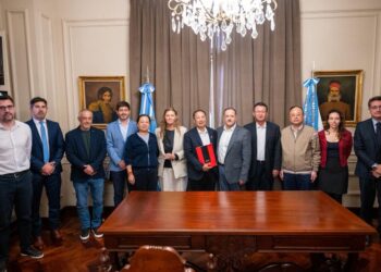 La Rioja firmó un acuerdo con la empresa china Hainan Trailblazer para avanzar en proyectos mineros
