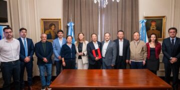 La Rioja firmó un acuerdo con la empresa china Hainan Trailblazer para avanzar en proyectos mineros