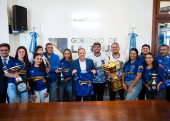 Quintela destacó el trabajo de la comparsa Jararaka ganadora del primer puesto de batucada en Gualeguaychú