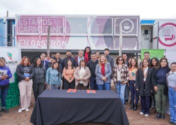 PEDRALI DESTACÓ LA LLEGADA DEL AULA TALLER MÓVIL PARA FORTALECER LA CAPACITACIÓN Y EL EMPLEO EN LA RIOJA