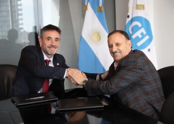 QUINTELA FIRMÓ CONVENIOS CON EL CFI PARA IMPULSAR EL TURISMO, LAS INDUSTRIAS CREATIVAS Y OBRAS DE RIEGO