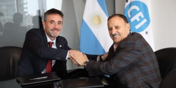 QUINTELA FIRMÓ CONVENIOS CON EL CFI PARA IMPULSAR EL TURISMO, LAS INDUSTRIAS CREATIVAS Y OBRAS DE RIEGO
