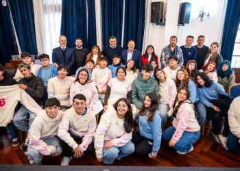 QUINTELA RECIBIÓ A ESTUDIANTES DEL COLEGIO PROVINCIAL N° 1 Y DESTACÓ LA ESCUCHA A LAS JUVENTUDES