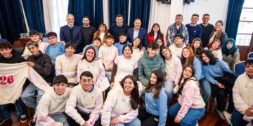 QUINTELA RECIBIÓ A ESTUDIANTES DEL COLEGIO PROVINCIAL N° 1 Y DESTACÓ LA ESCUCHA A LAS JUVENTUDES