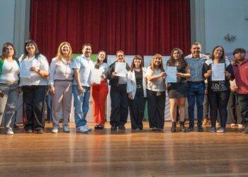 LA PROVINCIA ENTREGÓ CERTIFICADOS Y ANUNCIÓ OPCIONES PARA TERMINAR LA PRIMARIA Y SECUNDARIA