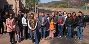 QUINTELA INAUGURÓ 1600 METROS DE ASFALTO EN LOS BARRIOS SAN ROQUE Y LOS OLIVARES